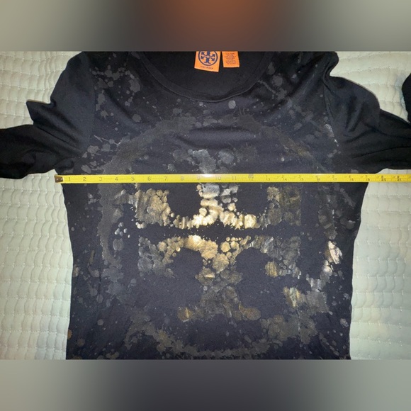 TORY BURCH Splattered Gold Foil Logo Black Long Sleeve T-Shirt Top Size S EUC - Picture 3 of 9